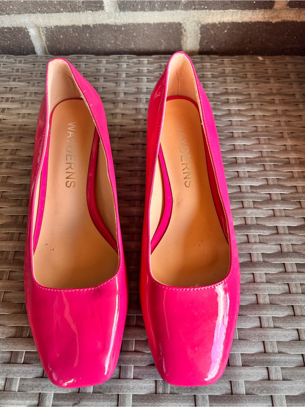Wayderns Women's Hot Pink Patent Leather Square Toe Pumps, Size 7